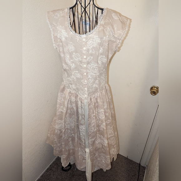 Pea Patch Multi layer Gunne Sax like dress/ 7 - Picture 10 of 10